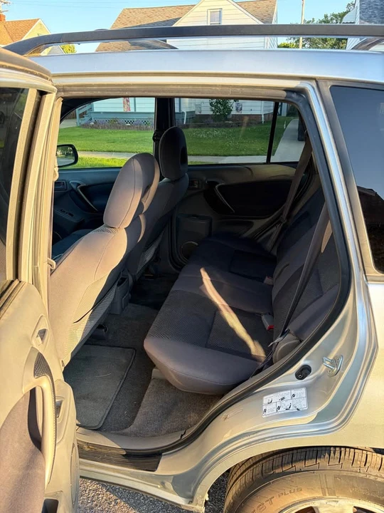 2001 Toyota RAV4 2nd Gen - Image 10 of 13