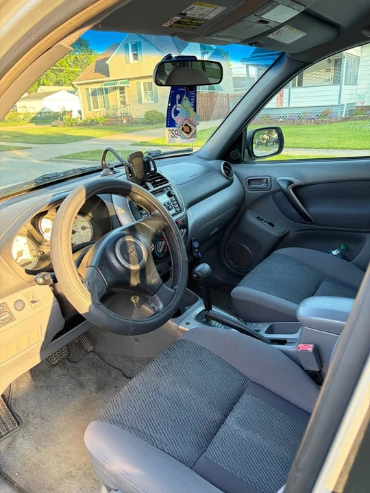 2001 Toyota RAV4 2nd Gen - Image 13 of 13