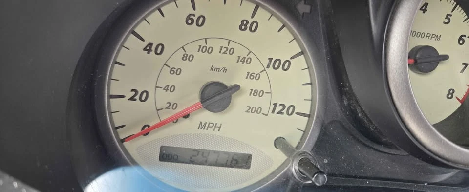 2001 Toyota RAV4 2nd Gen - Image 8 of 9