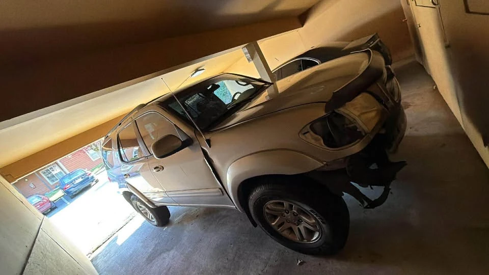 2001 Toyota Sequoia 1st Gen - Image 2 of 9