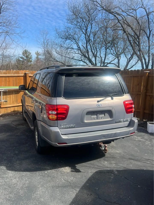 2001 Toyota Sequoia 1st Gen - Image 2 of 5
