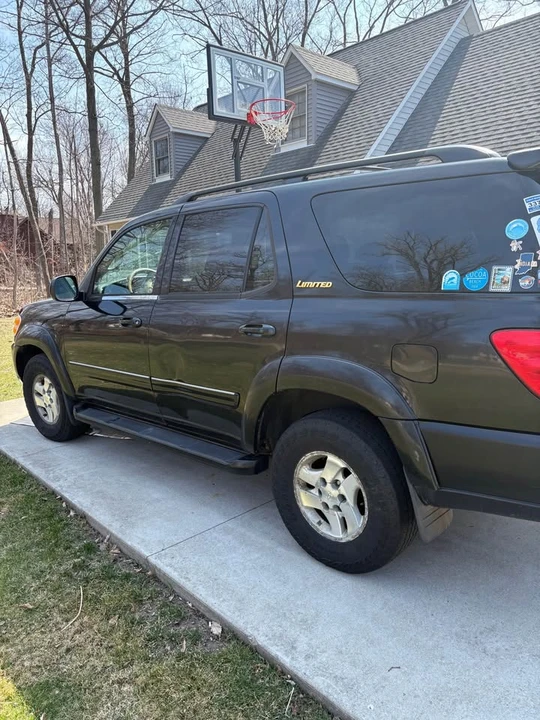 2001 Toyota Sequoia 1st Gen - Image 2 of 6
