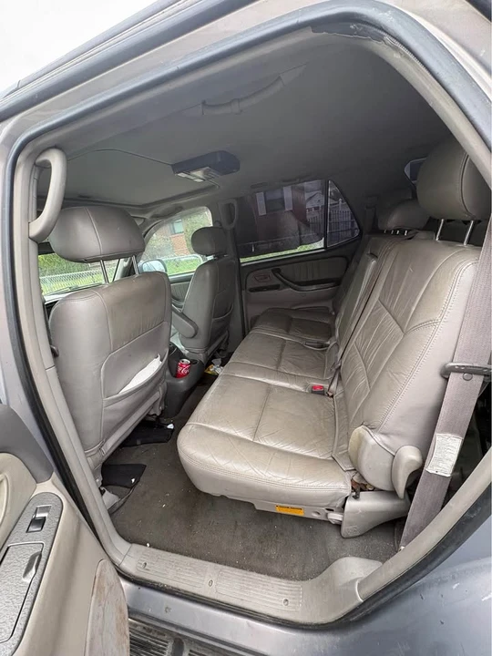 2001 Toyota Sequoia 1st Gen - Image 7 of 8