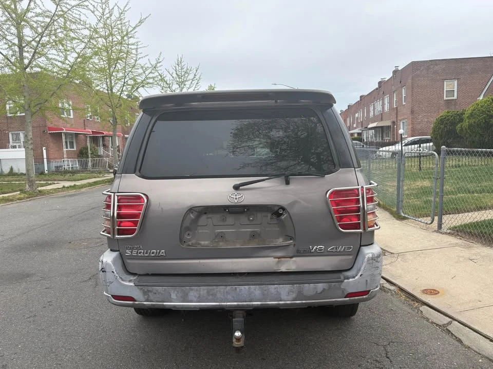 2001 Toyota Sequoia 1st Gen - Image 3 of 8