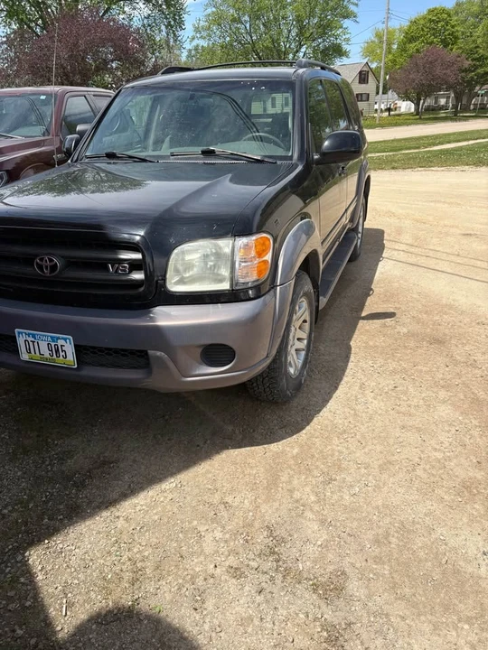 2001 Toyota Sequoia 1st Gen - Image 2 of 6