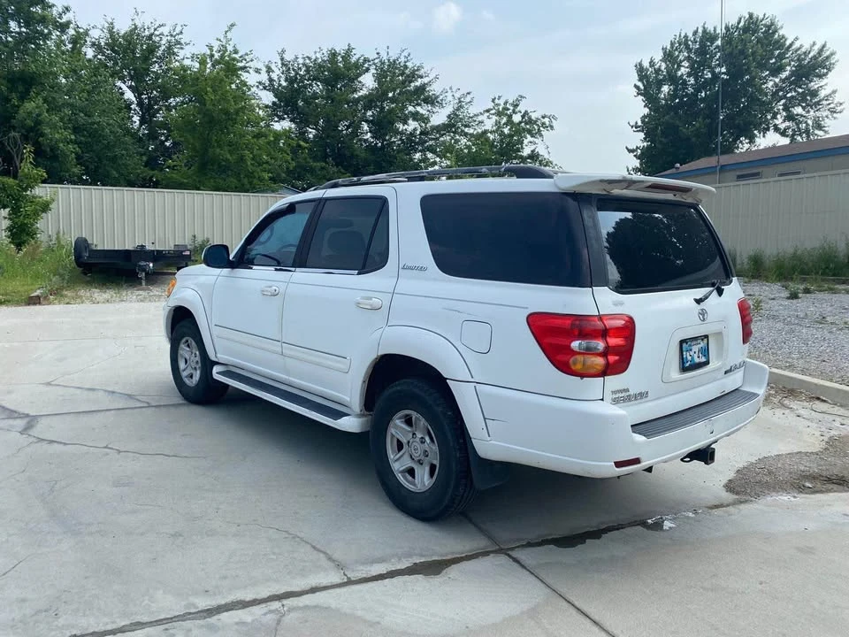 2001 Toyota Sequoia 1st Gen - Image 5 of 9