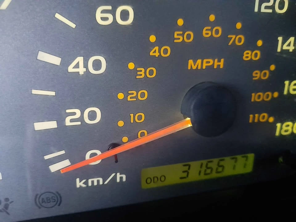 2001 Toyota Sequoia 1st Gen - Image 10 of 11