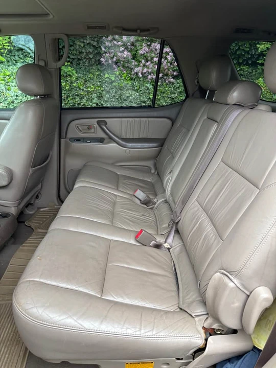 2001 Toyota Sequoia 1st Gen - Image 9 of 10