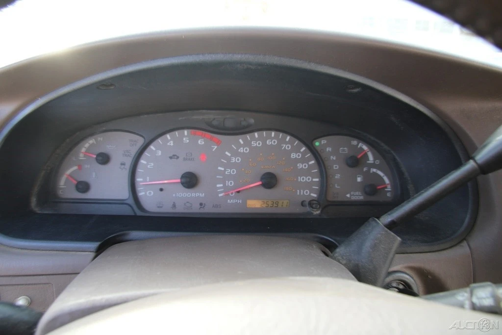 2001 Toyota Sequoia 1st Gen - Image 15 of 21