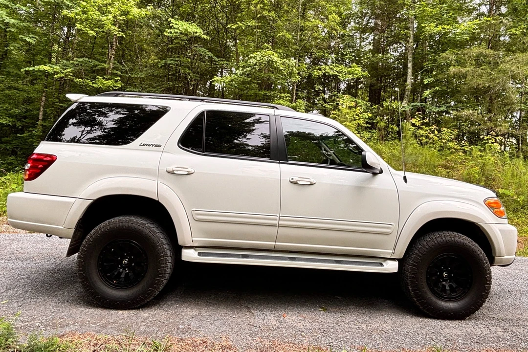 2001 Toyota Sequoia 1st Gen - Image 9 of 31
