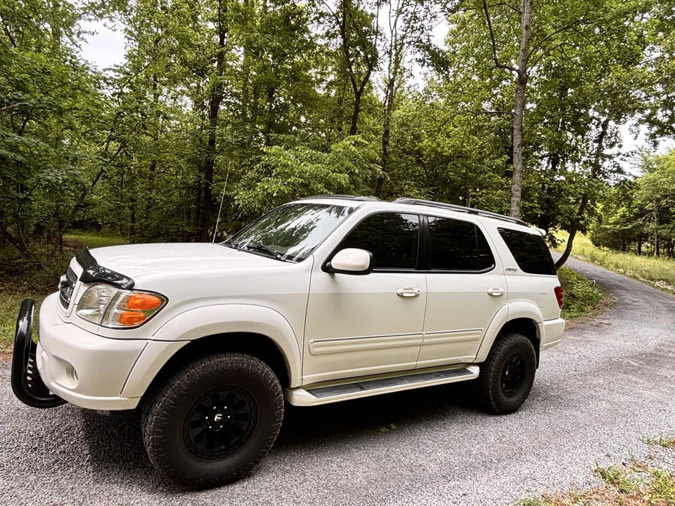 2001 Toyota Sequoia 1st Gen - Image 5 of 31
