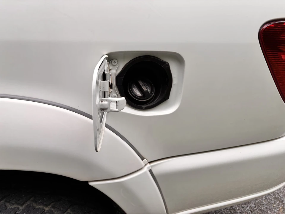 2001 Toyota Sequoia 1st Gen - Image 25 of 31