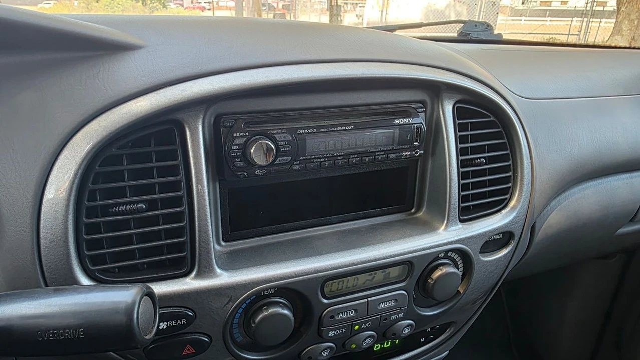 2001 Toyota Sequoia 1st Gen - Image 19 of 21