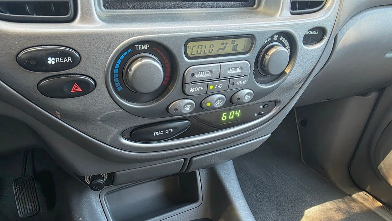 2001 Toyota Sequoia 1st Gen - Image 18 of 21