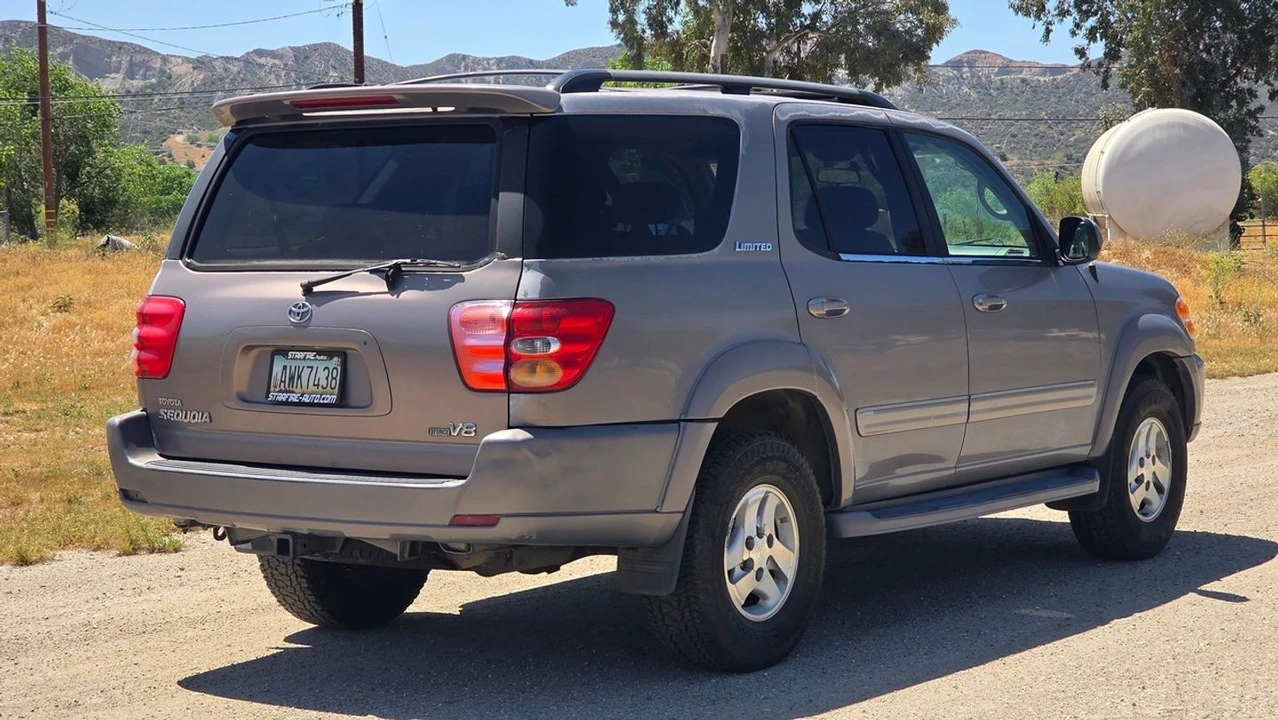 2001 Toyota Sequoia 1st Gen - Image 7 of 12