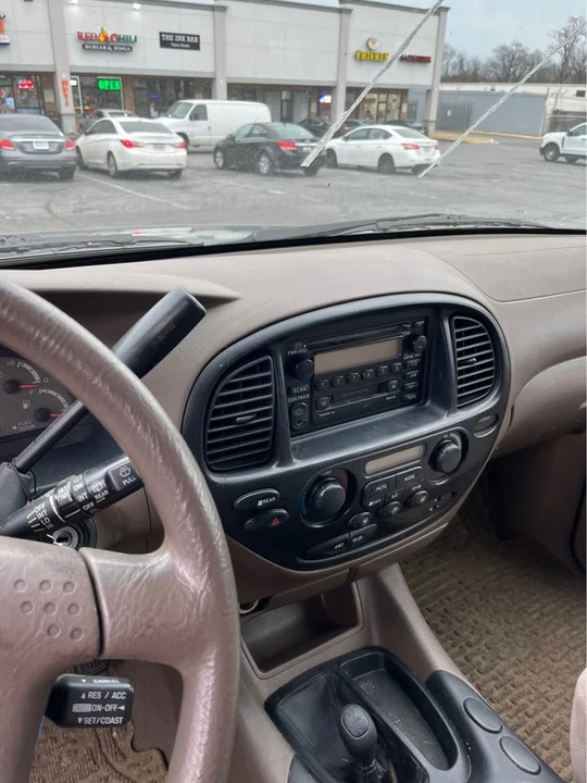 2001 Toyota Sequoia 1st Gen - Image 7 of 8