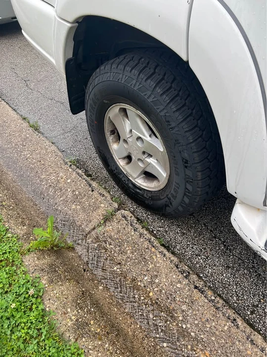 2001 Toyota Sequoia 1st Gen - Image 5 of 9