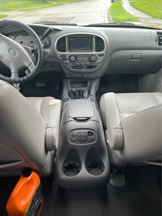 2001 Toyota Sequoia 1st Gen - Image 8 of 9
