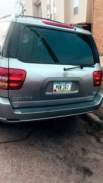2001 Toyota Sequoia 1st Gen - Image 3 of 10