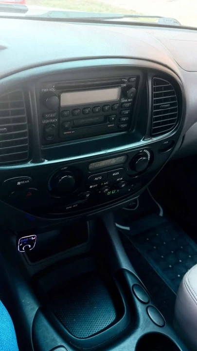 2001 Toyota Sequoia 1st Gen - Image 7 of 10