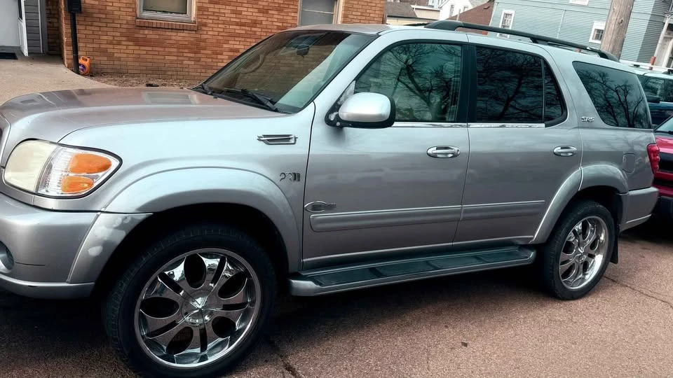2001 Toyota Sequoia 1st Gen - Image 2 of 10