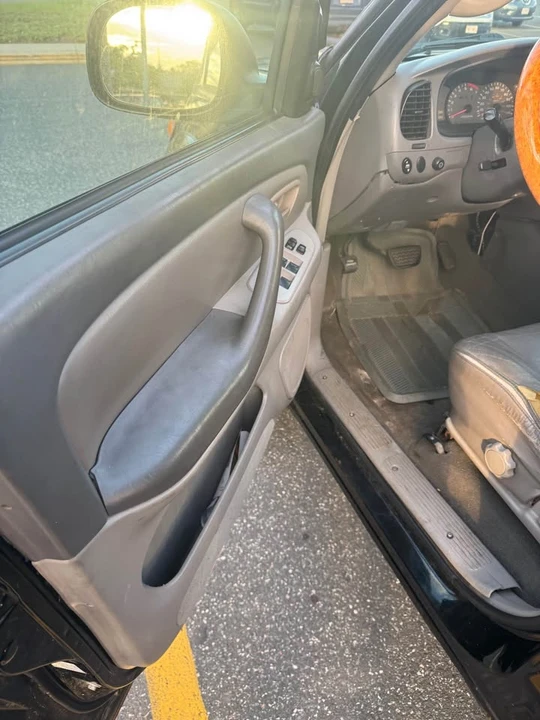 2001 Toyota Sequoia 1st Gen - Image 17 of 19