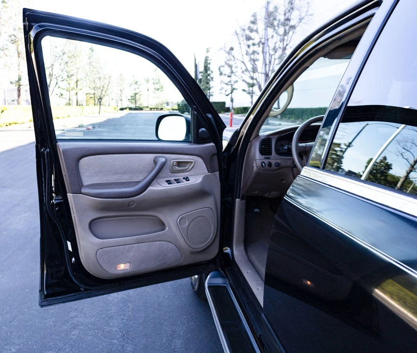 2001 Toyota Sequoia 1st Gen - Image 15 of 21