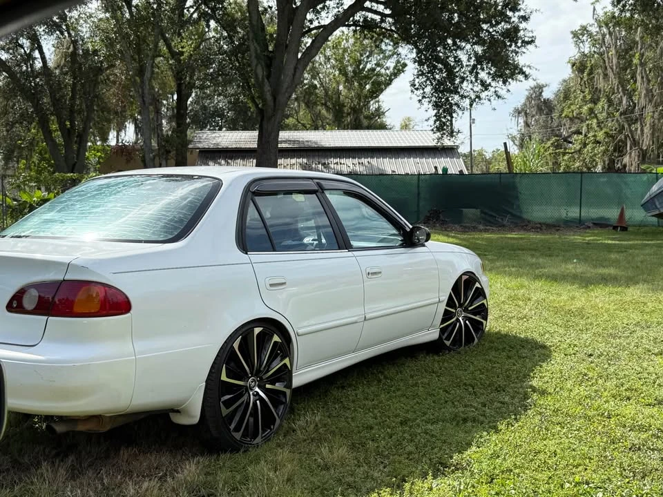 2001 Toyota Corolla 9th Gen - Image 2 of 11