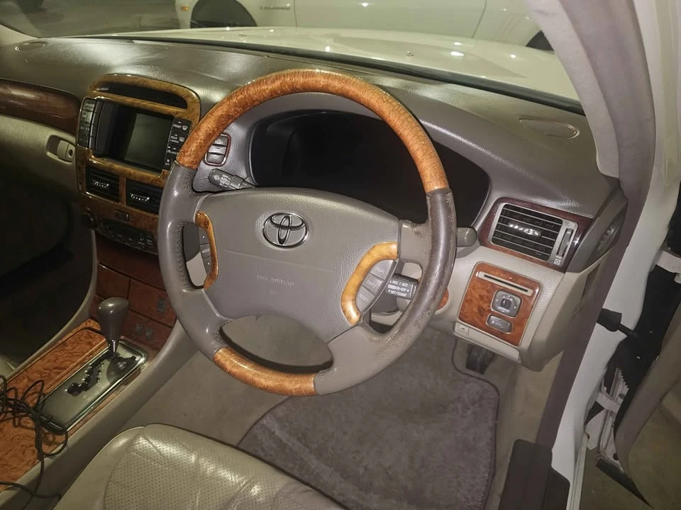 2001 Toyota Crown - Image 18 of 19