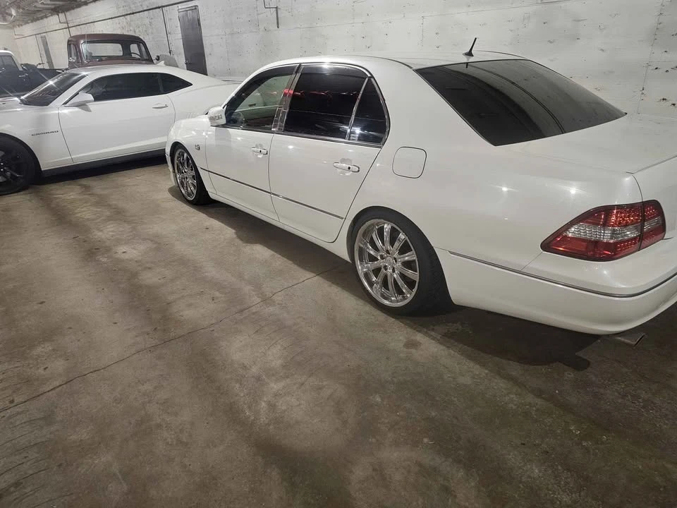 2001 Toyota Crown - Image 2 of 19