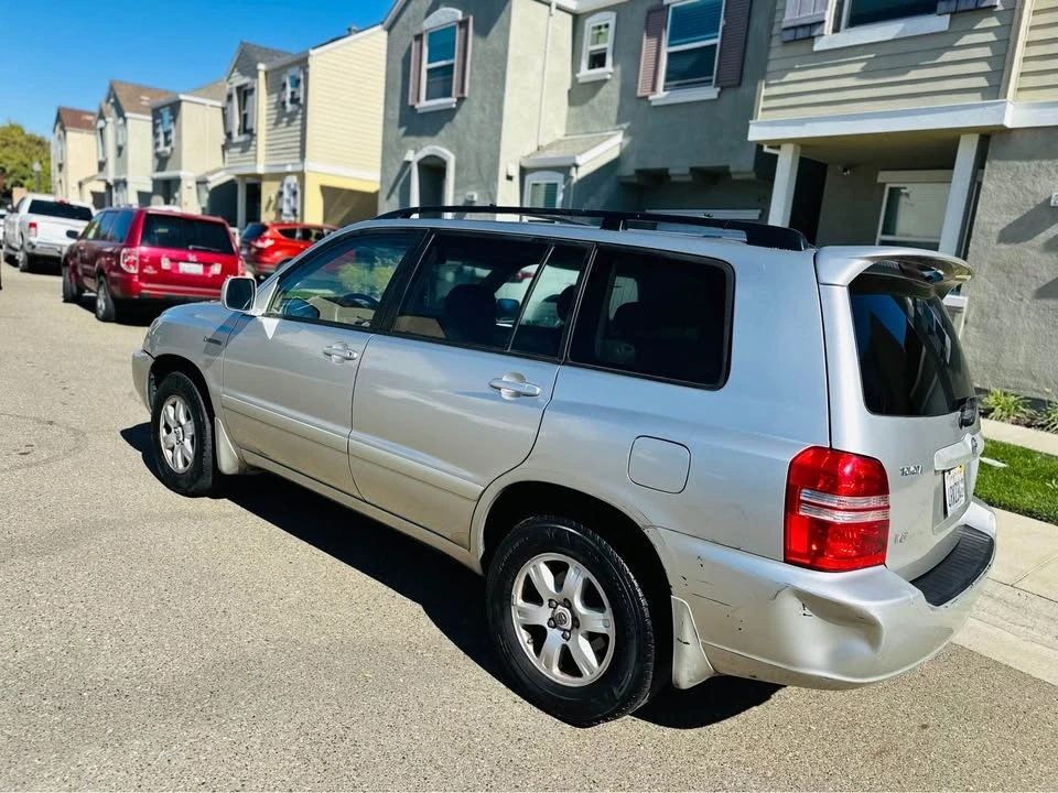 2001 Toyota Highlander - Image 2 of 15