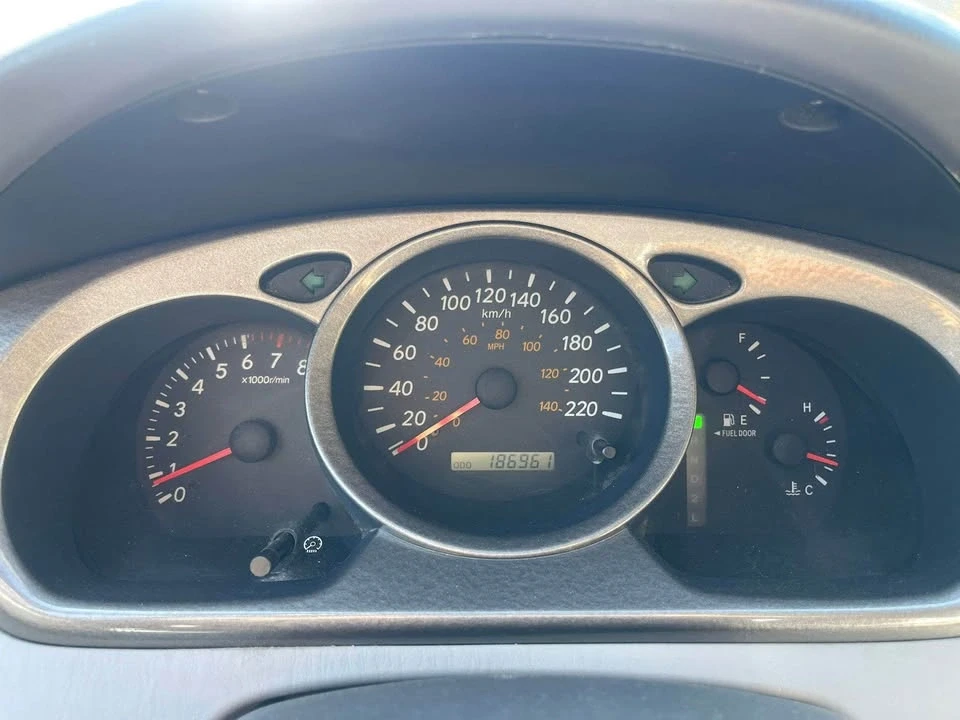 2001 Toyota Highlander - Image 10 of 17