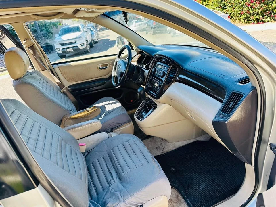 2001 Toyota Highlander - Image 8 of 13