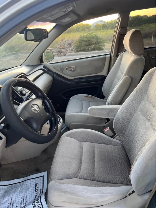 2001 Toyota Highlander - Image 13 of 17