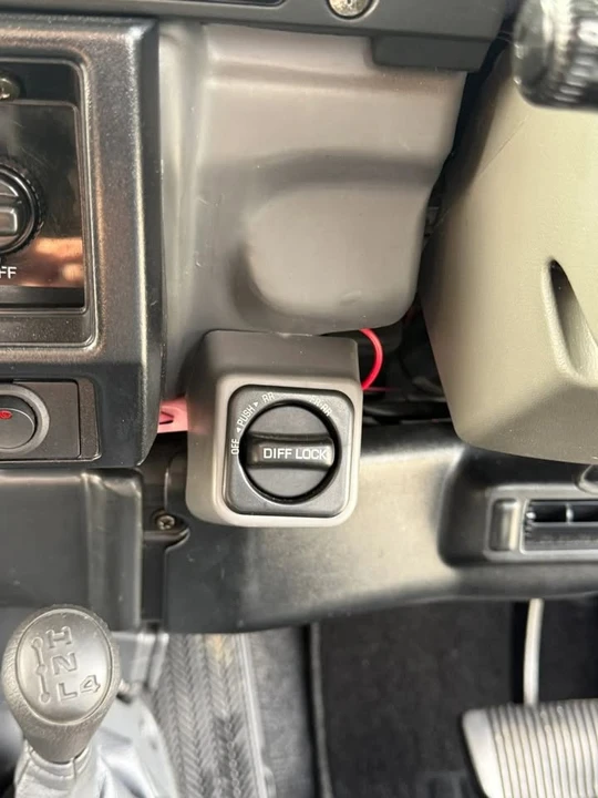 2001 Toyota J70 Land Cruiser - Image 9 of 20