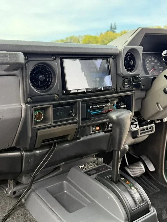 2001 Toyota J70 Land Cruiser - Image 8 of 20