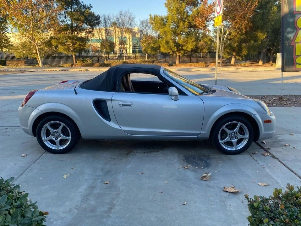 2001 Toyota MR2 Spyder/MR-S - Image 12 of 20