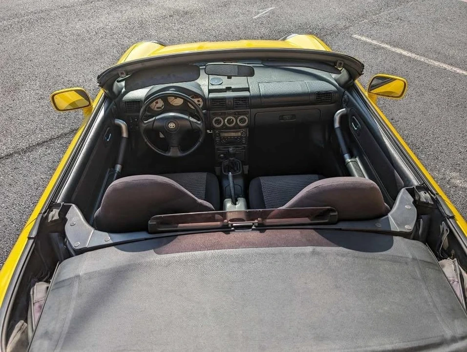2001 Toyota MR2 Spyder/MR-S - Image 7 of 12
