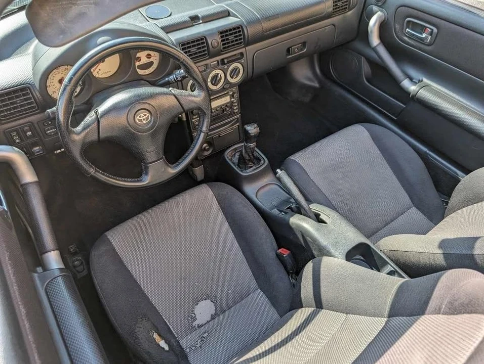 2001 Toyota MR2 Spyder/MR-S - Image 10 of 12