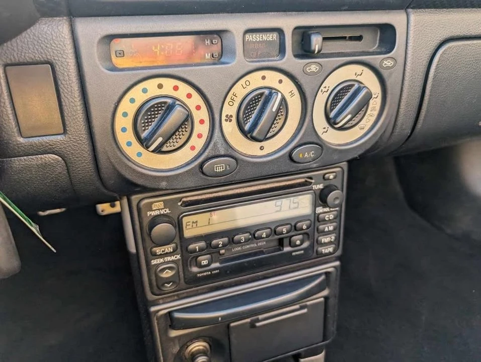 2001 Toyota MR2 Spyder/MR-S - Image 11 of 12