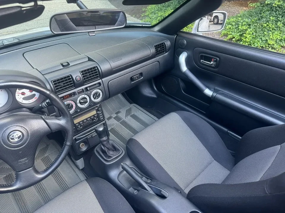 2001 Toyota MR2 Spyder/MR-S - Image 10 of 20