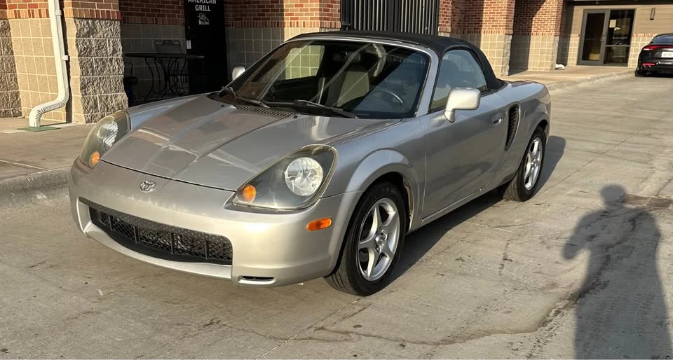 2001 Toyota MR2 Spyder/MR-S - Image 2 of 13