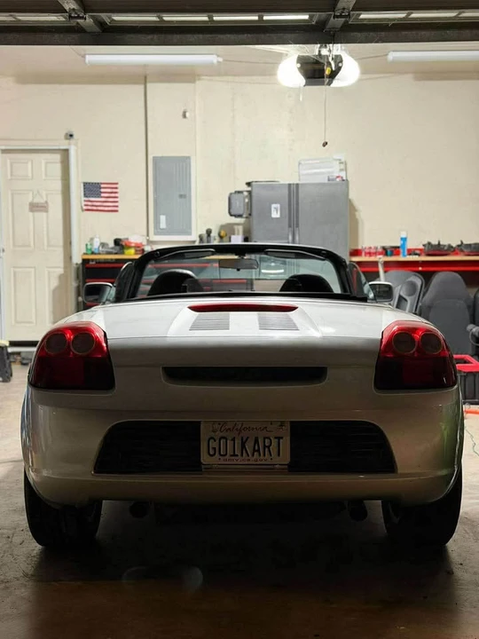 2001 Toyota MR2 Spyder/MR-S - Image 2 of 2