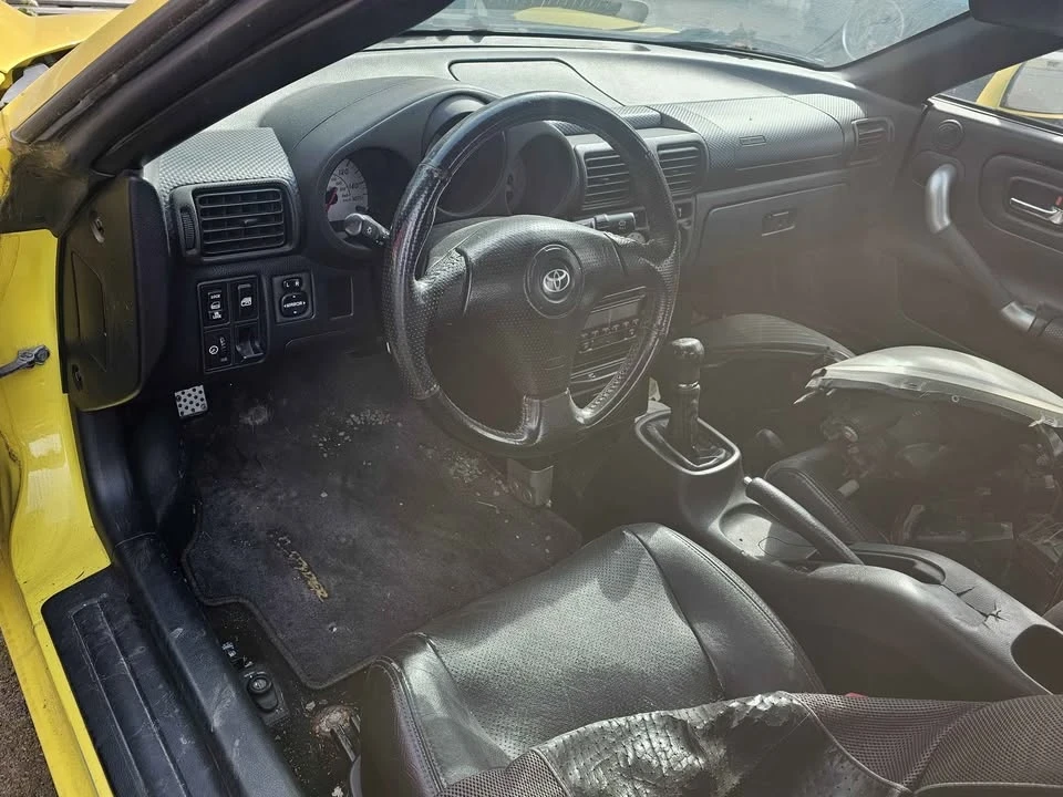 2001 Toyota MR2 Spyder/MR-S - Image 2 of 11