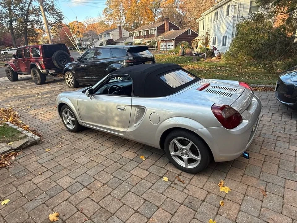 2001 Toyota MR2 Spyder/MR-S - Image 2 of 10