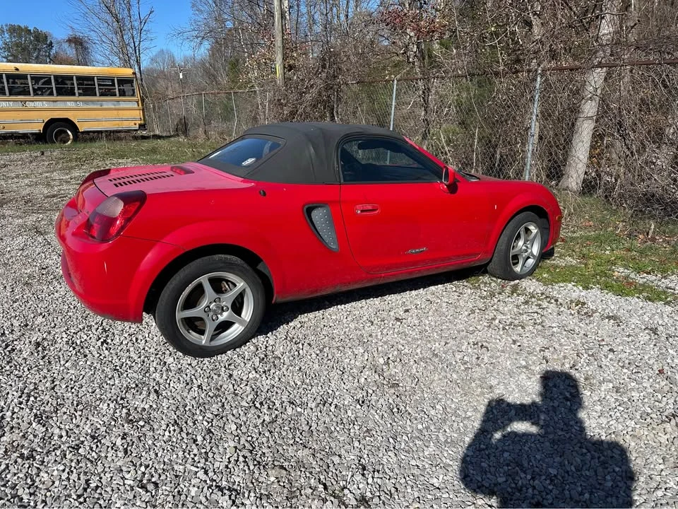 2001 Toyota MR2 Spyder/MR-S - Image 2 of 13