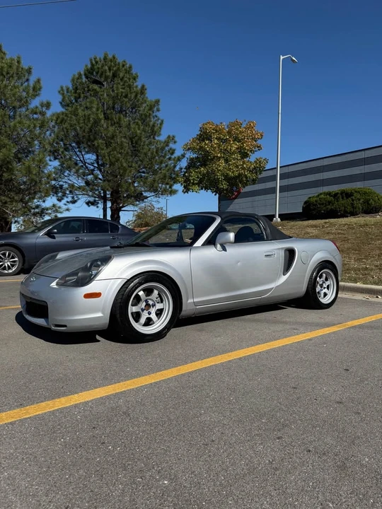 2001 Toyota MR2 Spyder/MR-S - Image 2 of 5