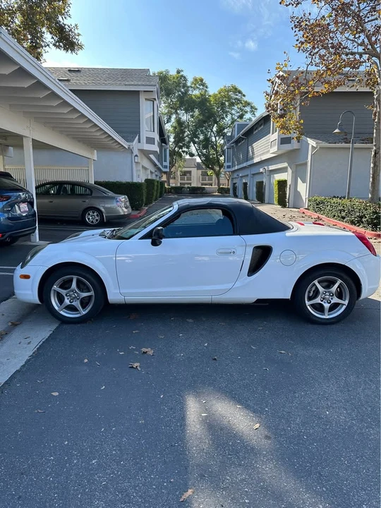 2001 Toyota MR2 Spyder/MR-S - Image 3 of 16