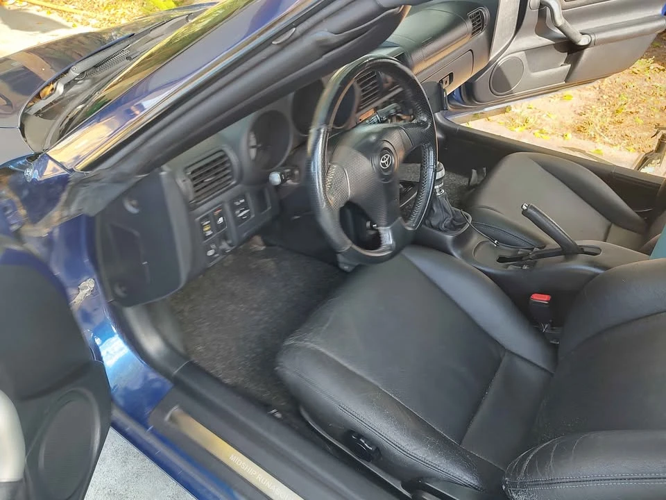 2001 Toyota MR2 Spyder/MR-S - Image 2 of 9