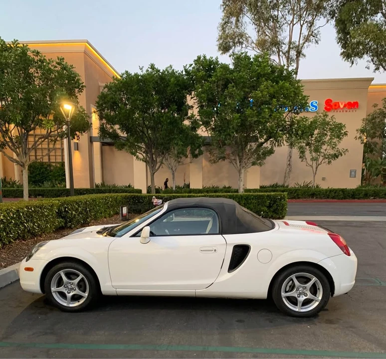2001 Toyota MR2 Spyder/MR-S - Image 8 of 16